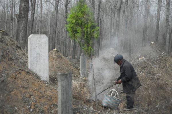 梦见墓地究竟有什么样的寓意呢？