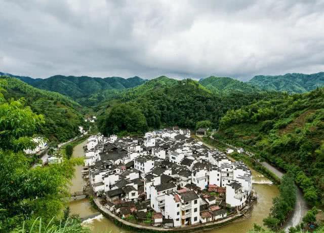 传统风水文化影响与传统村落选址格局